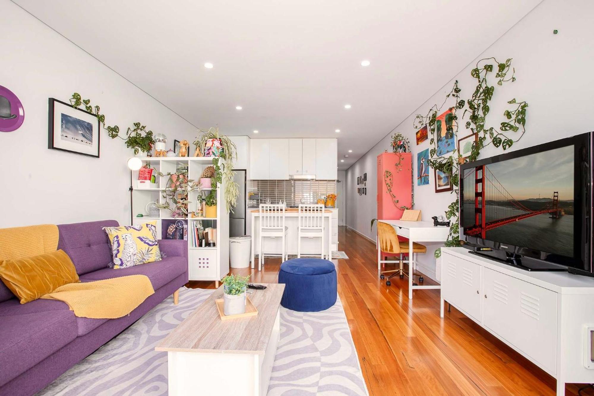 Colourful 1-bdr Near Train Station Cbd 15 Mins Sydney